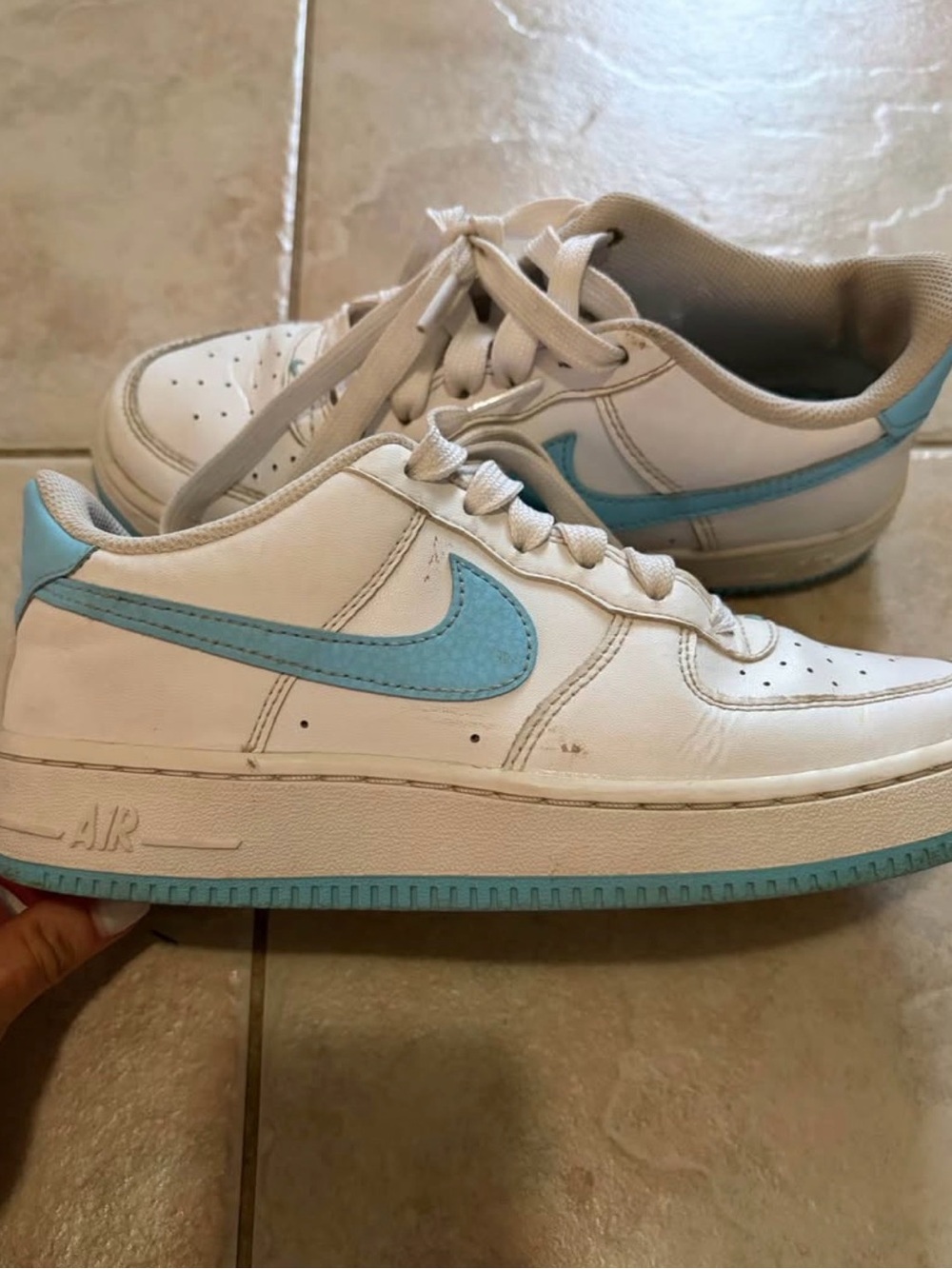 Size 4.5Y Nike Kids Air Force 1 Sneakers in White and Light Blue